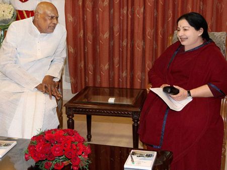 ஆளுநர் ரோசய்யாவுடன் முதல்வர் ஜெயலலிதா திடீர் சந்திப்பு!