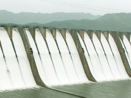 நர்மதா அணையை 138 அடியாக உயர்த்த அனுமதி: 2.5 லட்சம் மக்கள் பாதிக்கப்படும் அபாயம்