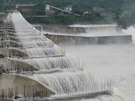 நர்மதா அணை நீர் மட்டத்தை உயர்த்த மேதா பட்கர் கடும் எதிர்ப்பு