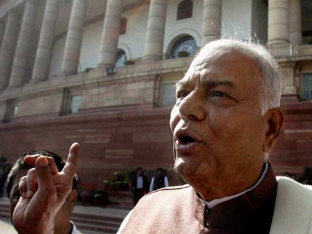 ஜெயிலில் நாற்காலியிலிருந்து கீழே விழுந்தார் யஷ்வந்த் சின்கா... தலையில் காயம்!