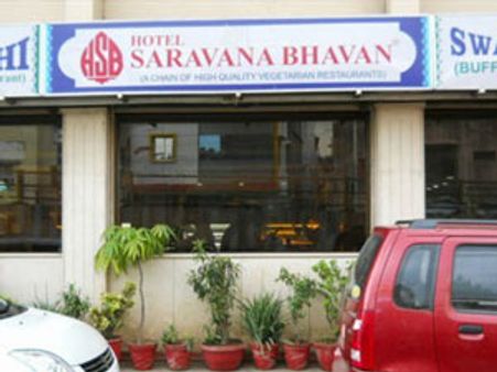 சென்னை சரவணபவன் ஹோட்டல்களில் விற்பனை வரித்துறை அதிரடி ரெய்ட்!