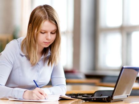 24 சதவீத பெண்கள் கணவனைவிட அதிகம் சம்பாதிக்கிறார்கள்: அமெரிக்க அரசின் ஆய்வு சொல்கிறது