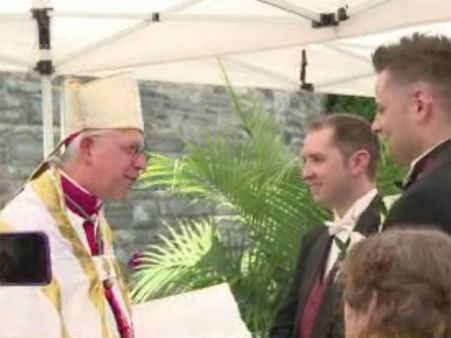 115 “கே” ஜோடிகளுக்கு கனடாவில் கோலாகல டும்.. டும்.. டும்!