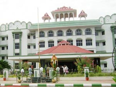 அனைத்து மாவட்ட கோர்ட்டுகளிலும் இனி தமிழில் மட்டுமே தீர்ப்பு எழுத மதுரை ஹைகோர்ட் உத்தரவு