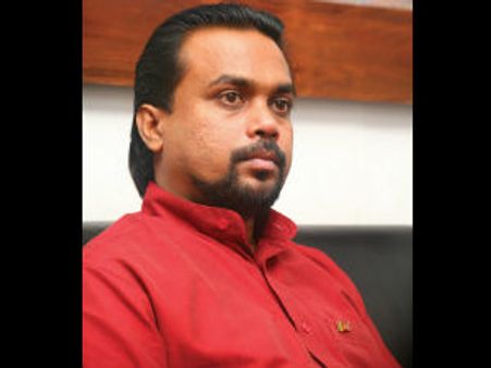 சிங்கள பிக்குகள் கட்சியை விமர்சித்த இலங்கை அமைச்சர் விமல் மீது இத்தாலியில் தாக்குதல்!