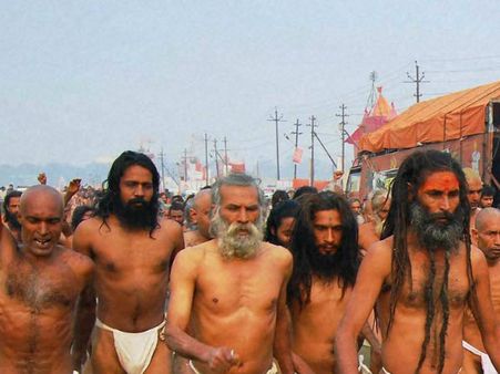 சாய்பாபா பக்தர்கள் போராட்டத்தை கைவிடாவிட்டால் தாக்குவோம்: நாகா சாதுக்கள் மிரட்டல்!