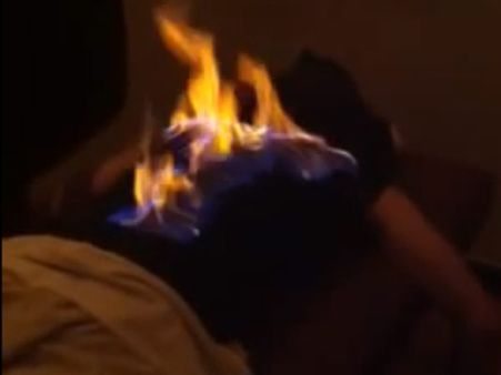 புற்றுநோய், மன அழுத்தம் நீங்க வேண்டுமா? உடலில் தீ வைத்தால் போதும்- இது சீன வைத்தியம்