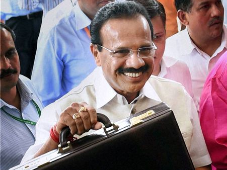 ஆன்லைனில் இனி நிமிடத்திற்கு 7200 டிக்கெட் பதிவு செய்யலாம் - சதானந்த கவுடா