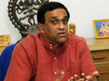 நீச்சல் உடையில் கோவா அமைச்சர் போட்டோ! பேஸ்புக்கில் போட்ட 'என்.ஆர்.ஐ' மீது எப்.ஐ.ஆர்