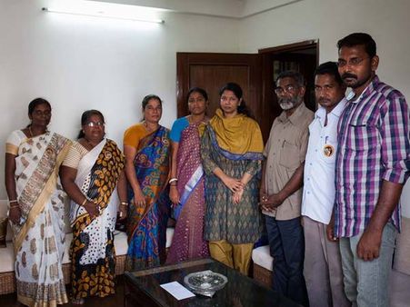 இடிந்தகரை பெண்களுடன் டெல்லியில் கனிமொழியைச் சந்தித்தார் உதயக்குமார்