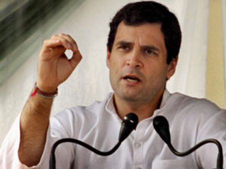 'ஆர்.எஸ்.எஸ்.' வைதிக்- ஹபீஸ் சயீத் சந்திப்புக்கு இந்திய தூதரகம் உதவியதா?: ராகுல் கேள்வி