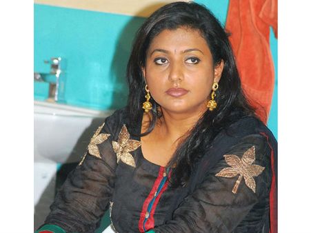 நகரி: தெலுங்குதேசக்கட்சியினர் முற்றுகை…. சிக்கித் தவித்த ரோஜா