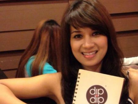 கரைந்து போன தேவதை... கண்ணீர்க் கடலில் மலேசிய தமிழ் ஏர் ஹோஸ்டஸ் பிரமீளாவின் குடும்பம்!