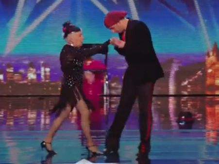 சல்ஸா நடனத்தால் ஸ்தம்பிக்க வைத்த 80 வயது இளமைப் “பாட்டி”!