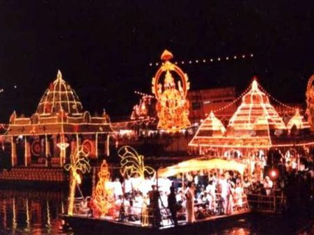 திருத்தணியில் ஆடிக்கிருத்திகை கோலாகலம்: லட்சக்கணக்கான பக்தர்கள் திரண்டனர்