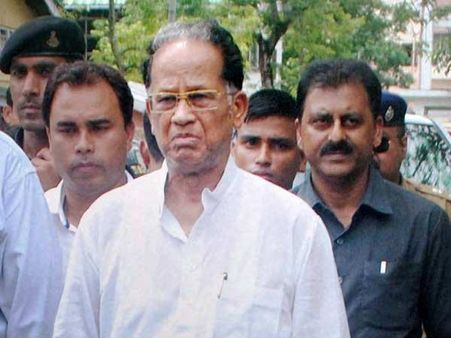 அசாம் முதல்வர் தருண் கோகாய் மீது நம்பிக்கையில்லை: ஆளுநரிடம் அதிருப்தி எம்.எல்.ஏக்கள் மனு