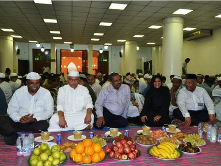 துபாய் ஈமான் அமைப்பின் இஃப்தார் நிகழ்ச்சியில் இந்திய தூதர் பங்கேற்பு