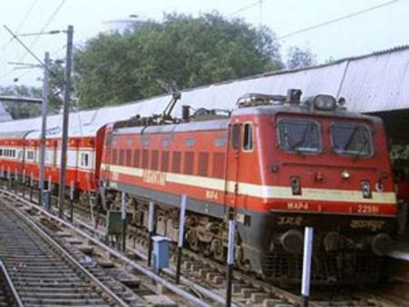 ஒரேமுறை பயன்படுத்தும் படுக்கை விரிப்புகள்: ராஜதானி ரயிலில் அறிமுகம்