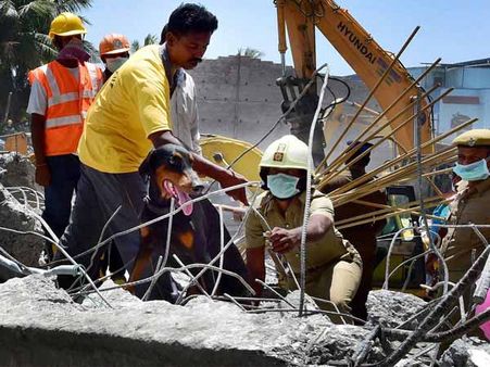 மவுலிவாக்கம் விபத்தில் மீட்கப்பட்ட கை, கால் -உரிமை கோர யாரும் இல்லை... பிணவறையில் பாதுகாப்பு!