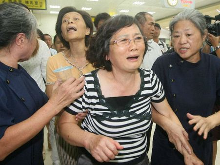 2 விமானங்களில் நெதர்லாந்து வந்த மலேசிய விமான பயணிகளின் உடல்கள்: கதறி அழுத உறவினர்கள்