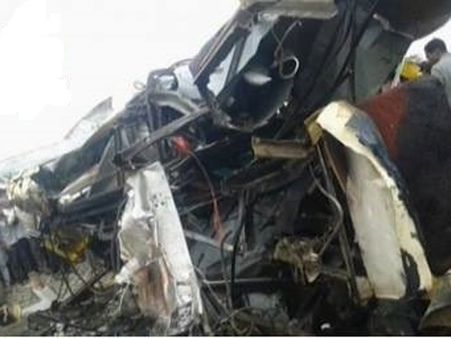 தெலுங்கானாவில் பள்ளி பஸ் மீது ரயில் மோதி 25 குழந்தைகள் பலி