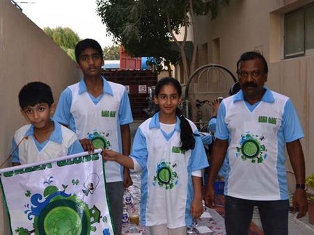 துபாயில் பள்ளி மாணவர்கள் தொழிலாளர்களுக்கு ஏற்பாடு செய்த இஃப்தார் நிகழ்ச்சி