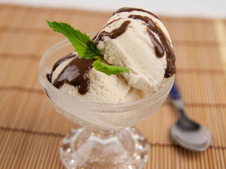 வாயில் நீர் ஊறும் ஐஸ்கிரீம் வகைகள் – படிக்க மட்டும் இல்லை சுவைக்கவும்தான்!