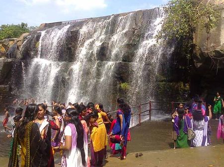 ஆங்கிலேயரின் அடிமை விலங்கை உடைத்தெறிந்த குற்றாலம்!