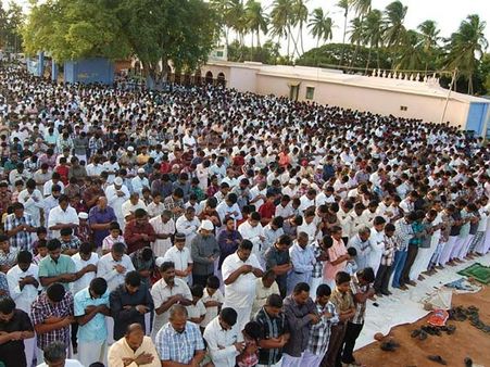 கடையல்லூர்: ரம்ஜான் நோன்பு பெருநாள் தொழுகை ஆயிரக்கணக்கானோர் பங்கேற்பு