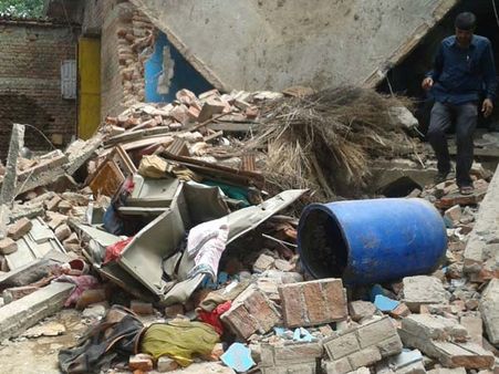 சிஆர்பிஎப் வீரர் வீட்டை குண்டு வைத்துத் தகர்த்த நக்ஸல்கள்.. யாரும் காயமில்லை!