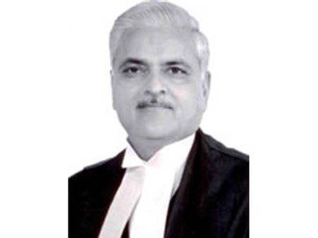 சர்வாதிகாரியாக இருந்தால் கீதையை 1-ம் வகுப்பில் அறிமுகப்படுத்தியிருப்பேன்- நீதிபதி ஏ.ஆர். தவே