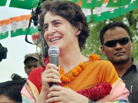 சோனியாவின் சுயசரிதையை எழுதுகிறார் பிரியங்கா காந்தி