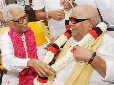 நண்பர்கள் தினம்... அன்பழகன் படத்தைப் போட்டு கருணாநிதியும் கொண்டாட்டம்!