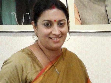 மாணவிகளுக்கு பாதுகாப்பு: பள்ளி தேர்வு கவுன்சிலுக்கு மத்திய அமைச்சர் ஸ்மிருதி இரானி கடிதம்