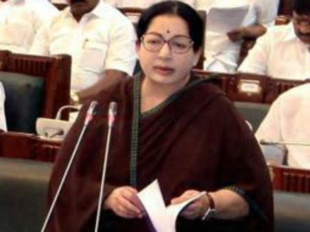 பொது இடங்களில் வேட்டி அணிய அனுமதிக்க மறுத்தால் ஓராண்டு சிறை: புதிய சட்ட மசோதா