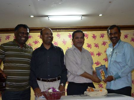 அஜ்மானில் கவிஞர் மஸ்கட் பஷீர் எழுதிய 