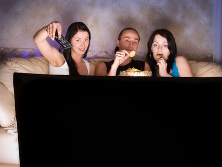 மனிதர்களின் நேரத்தை திருடும் டிவி, கம்யூட்டர், மொபைல்போன்