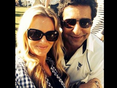 26 வயது ஹிந்தி நடிகையை கர்ப்பமாக்கிய வாசிம் அக்ரம்! விரைவில் திருமணம்!!