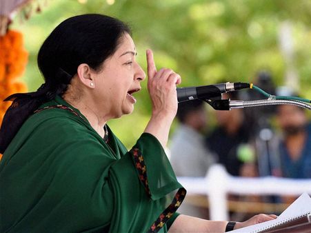 சுதந்திர போராட்ட தியாகிகளுக்கான ஓய்வூதியம் உயர்வு: சுதந்திர தின உரையில் முதல்வர் ஜெ. அறிவிப்பு!