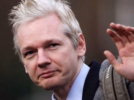 2 ஆண்டுகள் கழித்து ஈக்வடார் தூதரகத்தை விட்டு வெளியேறும் 'விக்கிலீக்ஸ்' அசாஞ்சே: சரணடைகிறார்?