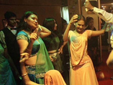 'எபோலா': ஆப்பிரிக்கர்களுடன் செக்ஸ் வேண்டாம்- பாலியல் தொழிலாளர்களுக்கு அறிவுரை