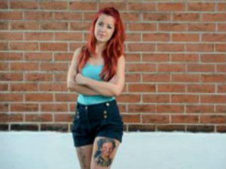 நிரந்தர அஞ்சலி... ராபின் வில்லியம்ஸ் முகத்தை தொடையில் டாட்டூ குத்திய தீவிர ரசிகை