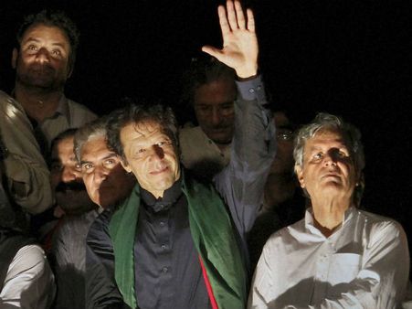 எனக்கு ஏதாவது நேர்ந்தால் நவாஸை பழி வாங்க வேண்டும்... தொண்டர்களிடம் சத்தியம் வாங்கிய இம்ரான் கான்