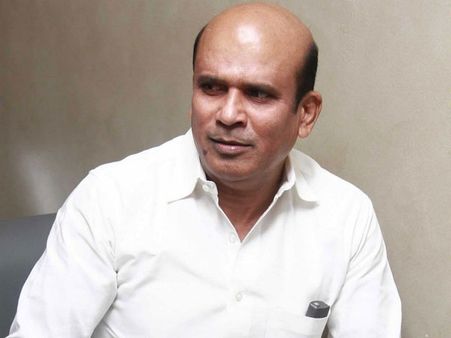 நில மோசடிப் புகார்: திண்டுக்கல் கோர்ட்டில் மனைவியுடன் நடிகர் சந்திரசேகர் சரண்