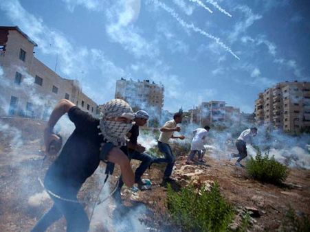 அடங்காத இஸ்ரேலின் அட்டூழியம்! தொடரும் தாக்குலில் 18 பாலஸ்தீனர்கள் பலி!