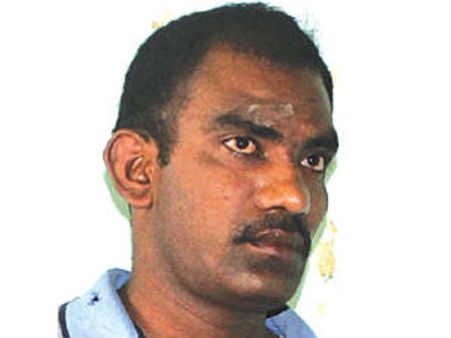 மணிப்பூரில் மாணவிகளிடம் மிருகத்தனமாக நடந்ததால் தர்ம அடி வாங்கிய 'மதுரை' ராணுவ வீரர்!!