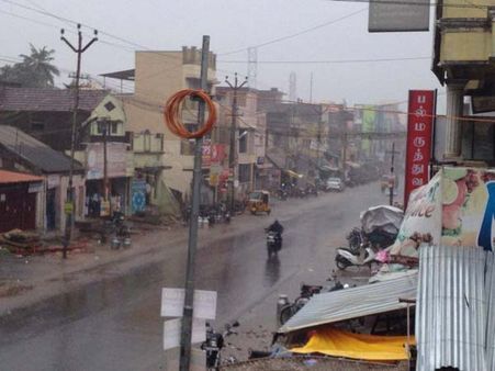 நெல்லையில் தொடர்ந்து கொட்டும் மழை- மக்கள் மகிழ்ச்சி!