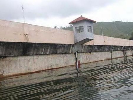 முல்லை பெரியாறு நீர்பிடிப்பு பகுதி வாகன நிறுத்துமிட பிரச்சினை: உம்மன் சாண்டி கருத்து