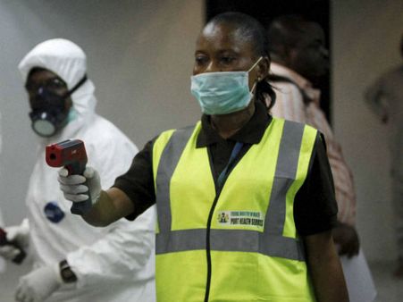 எபோலா பாதித்த லைபீரியாவிலிருந்து டெல்லி வந்த 112 இந்தியர்கள்.. தீவிர பரிசோதனை!