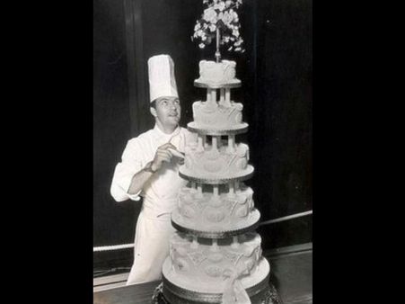 இளவரசி டயானா திருமண கேக்கின் ஒரு துண்டு 1375 டாலருக்கு ஏலம்